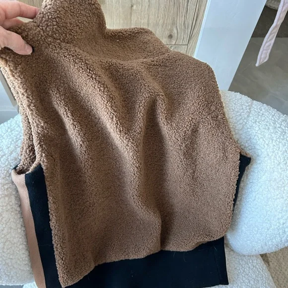 ELAN
Teddy Zip Up Vest - Picture 7 of 8